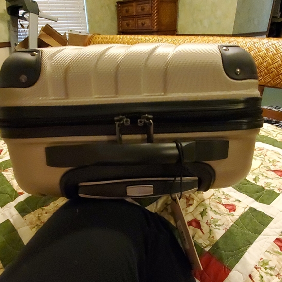 SUITCASE - Picture 4 of 8